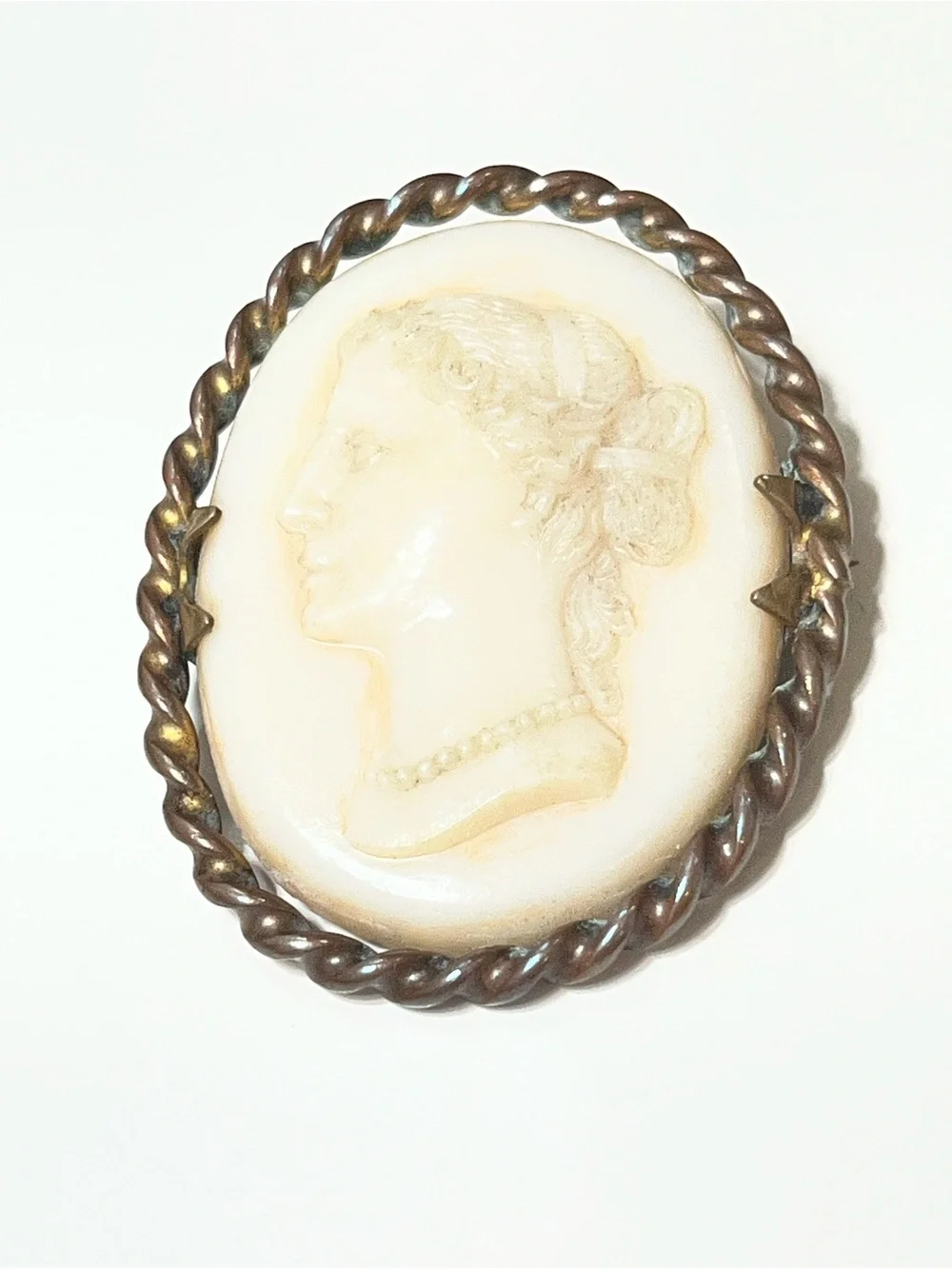 Vintage Ivory Colored Cameo Brooch in Twisted Gold-tone Frame